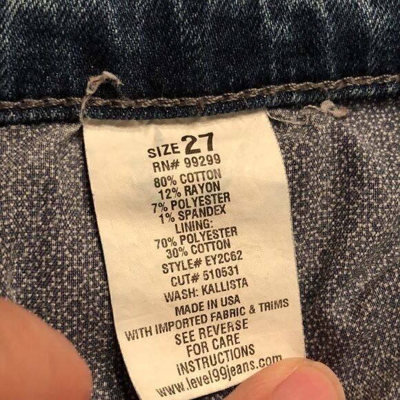 Anthropologie Level 99 button fly, 5-pocket style jeans with raw edge hem. - Picture 11 of 13